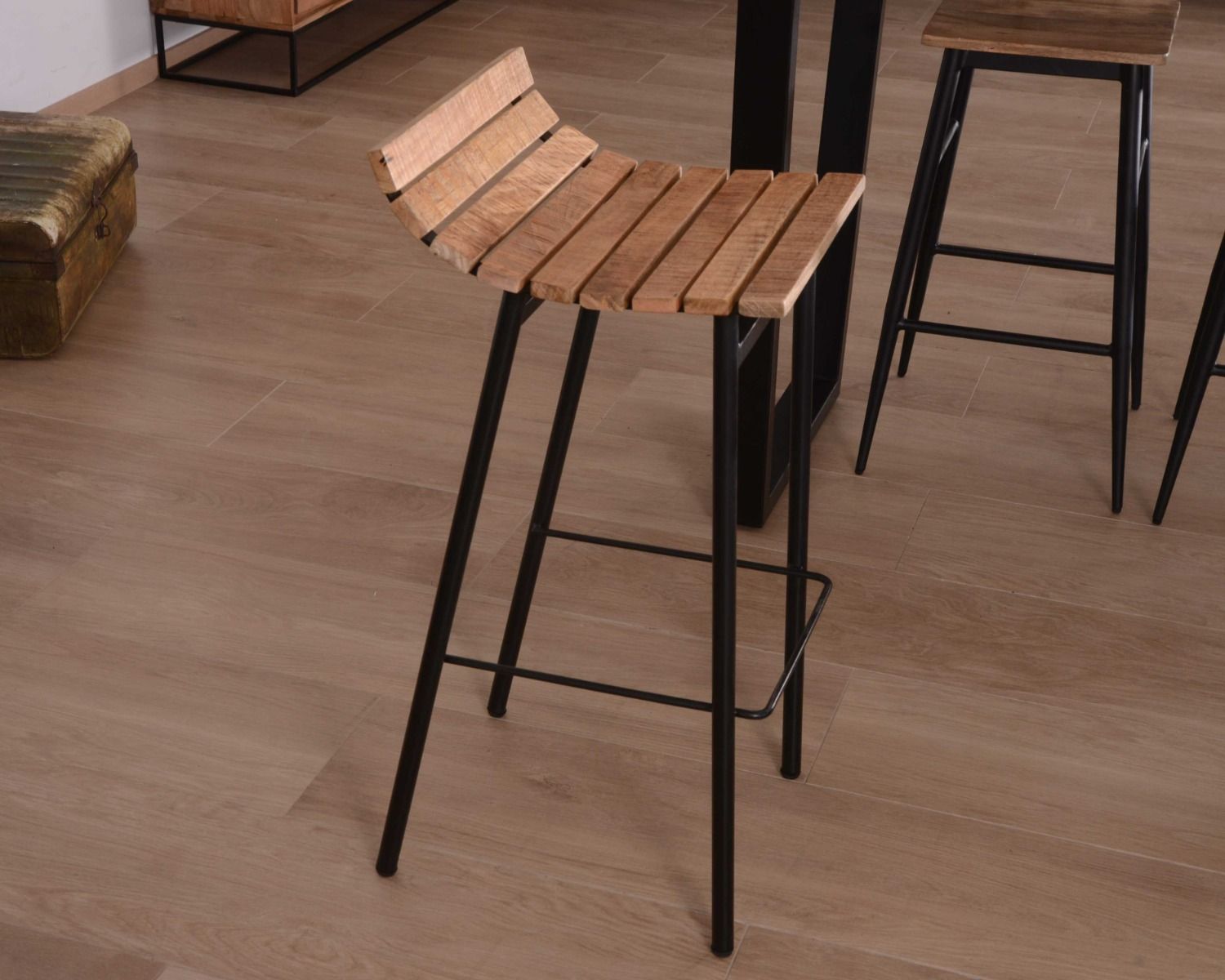 Tabouret de bar design métal et bois massif "Caractère"