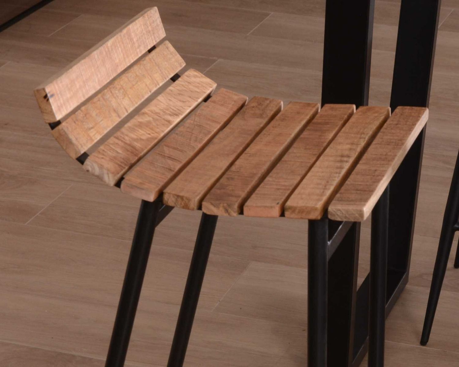 Tabouret de bar design métal et bois massif "Caractère"