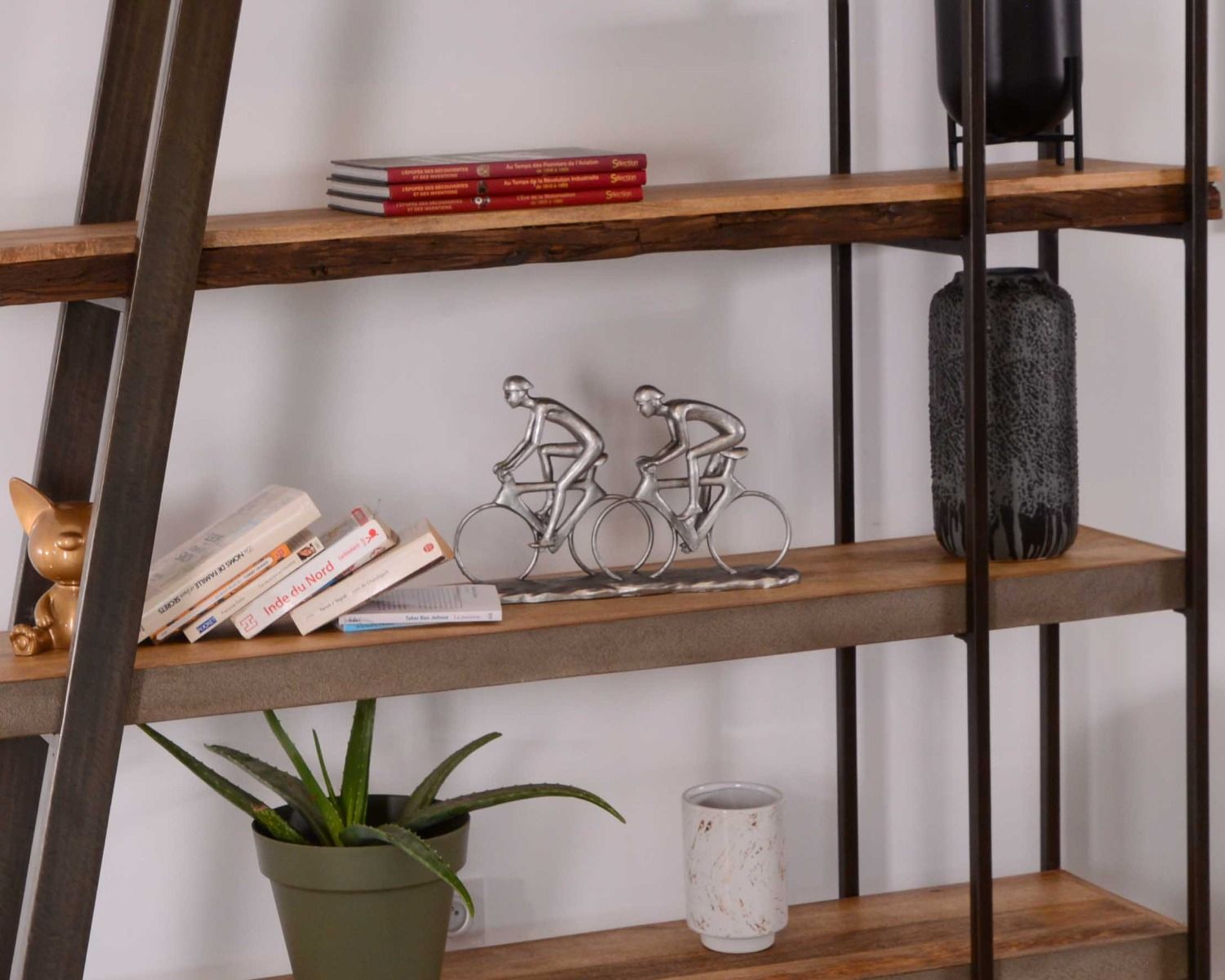 Bibliothèque design contemporain "Mezzo" bois métal et finition ciment