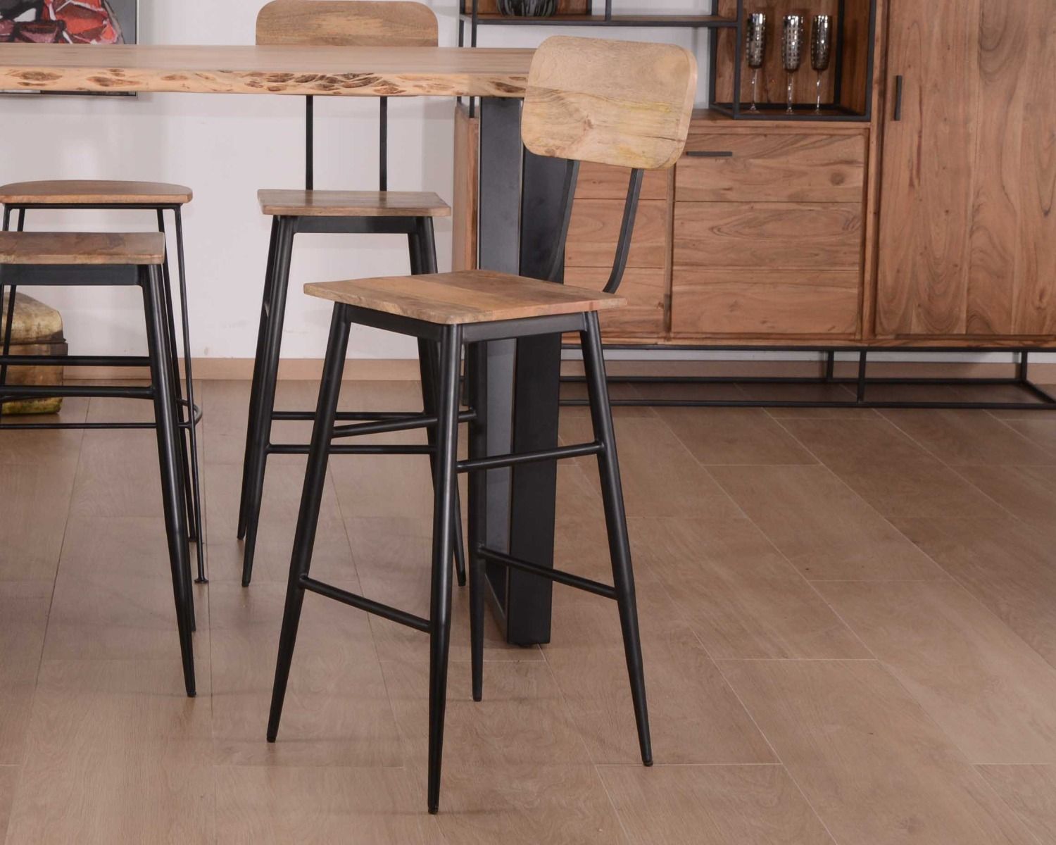 Lot de 2 chaises de bar avec dossier métal et bois "Atelier Kraft"
