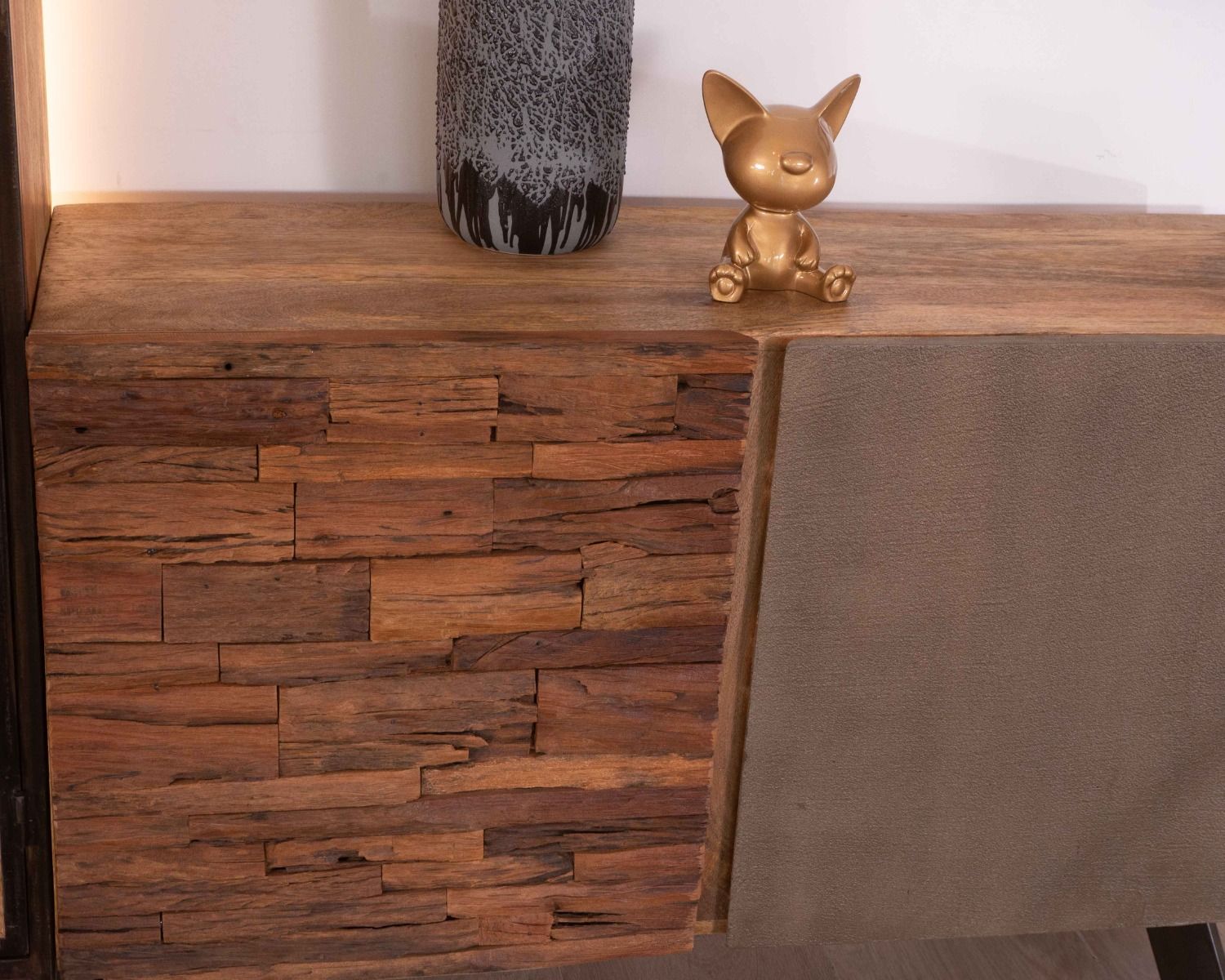 Vitrine buffet design "Mezzo" 3 portes 2 tiroirs bois métal et ciment