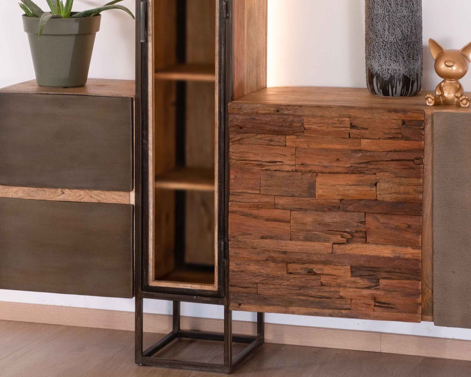 Vitrine buffet design "Mezzo" 3 portes 2 tiroirs bois métal et ciment