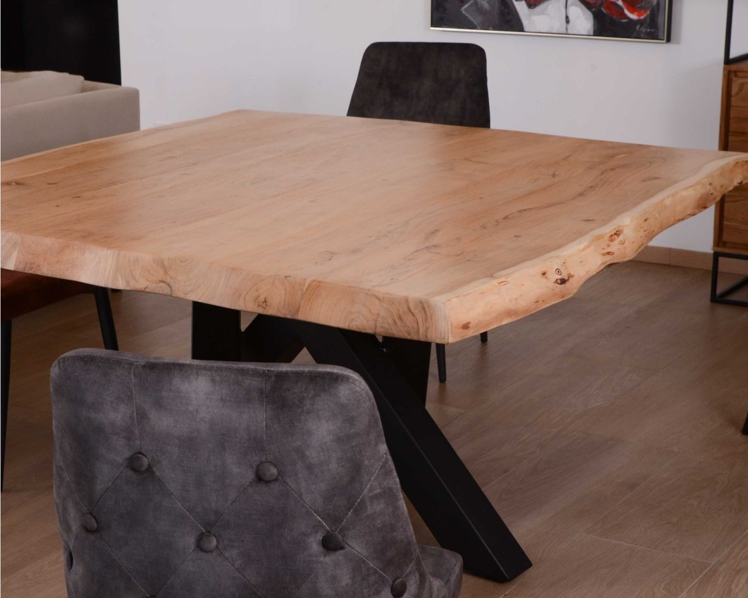 Table carrée 150x150 cm acacia naturel massif et métal noir "Baillif"