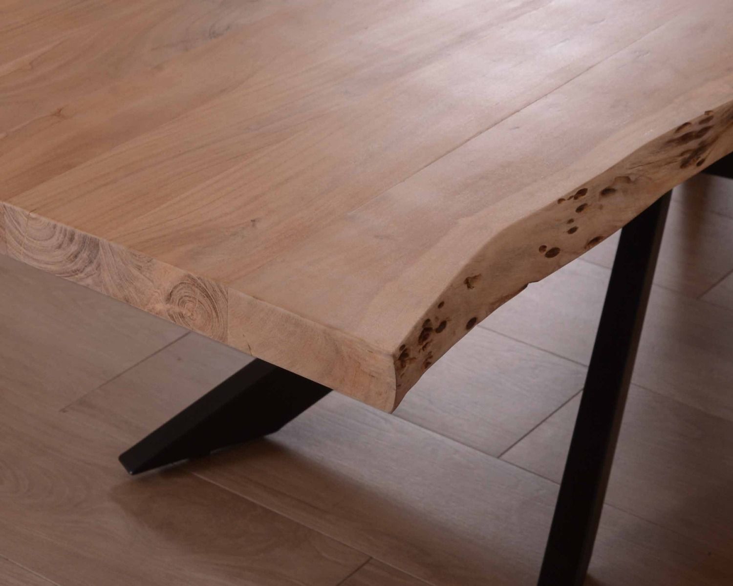 Grande table à manger plateau 280 cm acacia massif et pieds métal "3D"