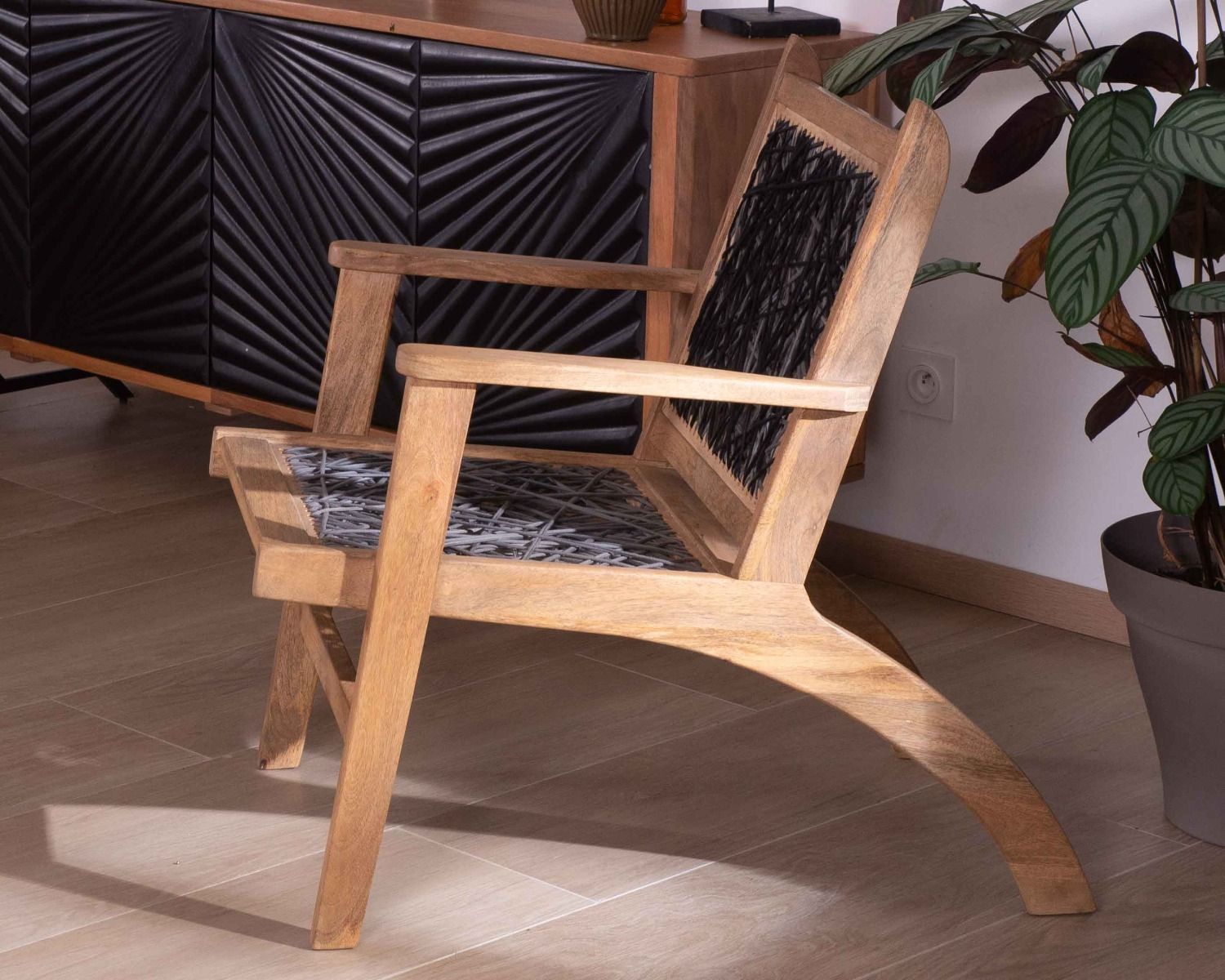 Fauteuil ethnique bas en bois de hêtre et cordages "Pop Vintage"