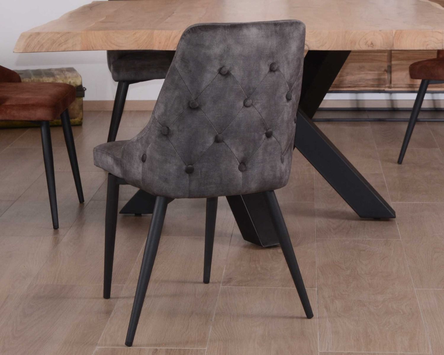 Lot de 2 chaises grises esprit scandinave avec dos capitonnés "Casta"