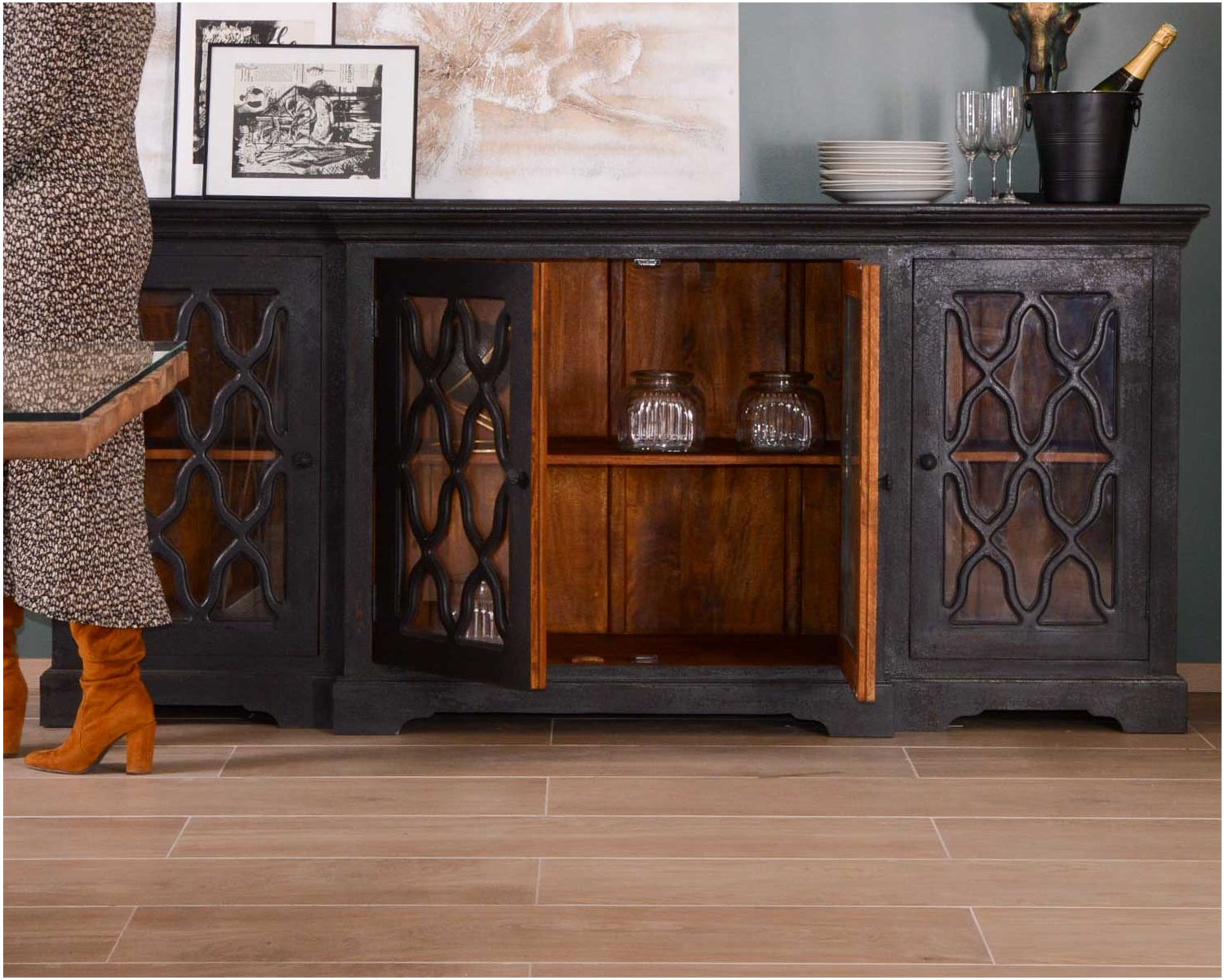 Bahut comptoir avec portes vitrées "Batti" en bois massif style rétro