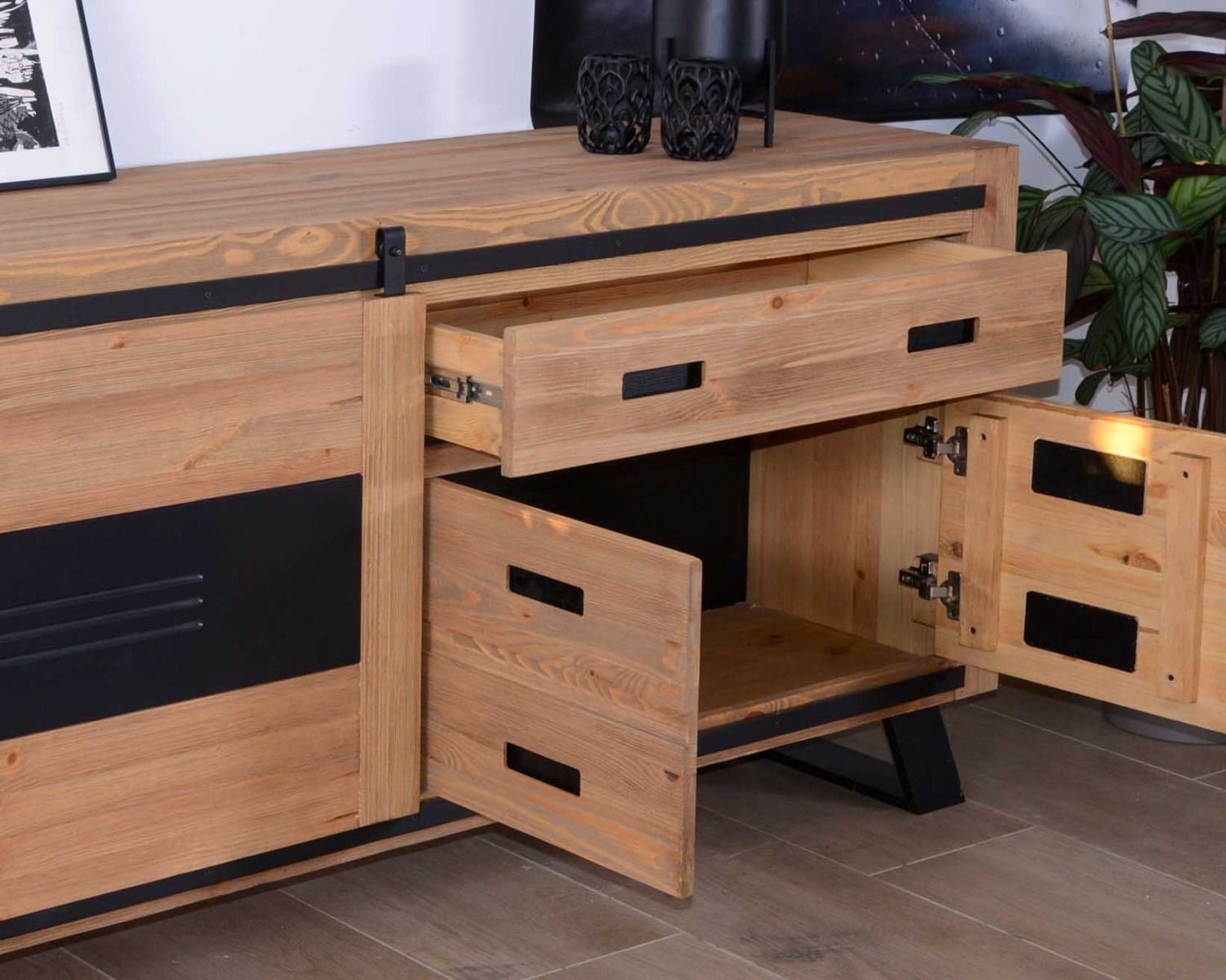Grand buffet industriel pin brossé massif noir et bois "Cardiff"