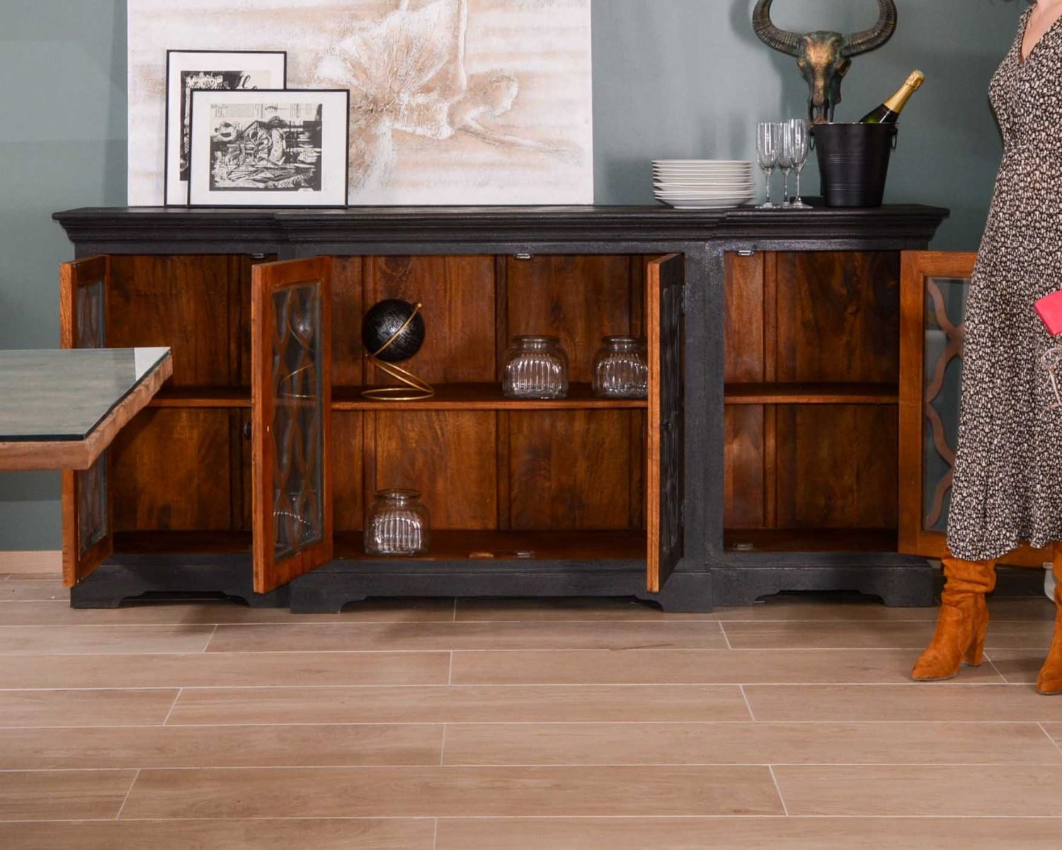 Bahut comptoir avec portes vitrées "Batti" en bois massif style rétro