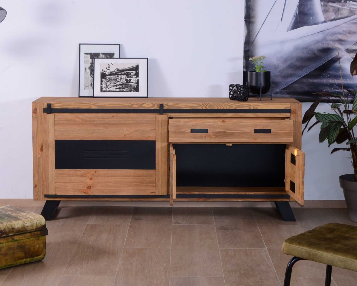 Grand buffet industriel pin brossé massif noir et bois "Cardiff"