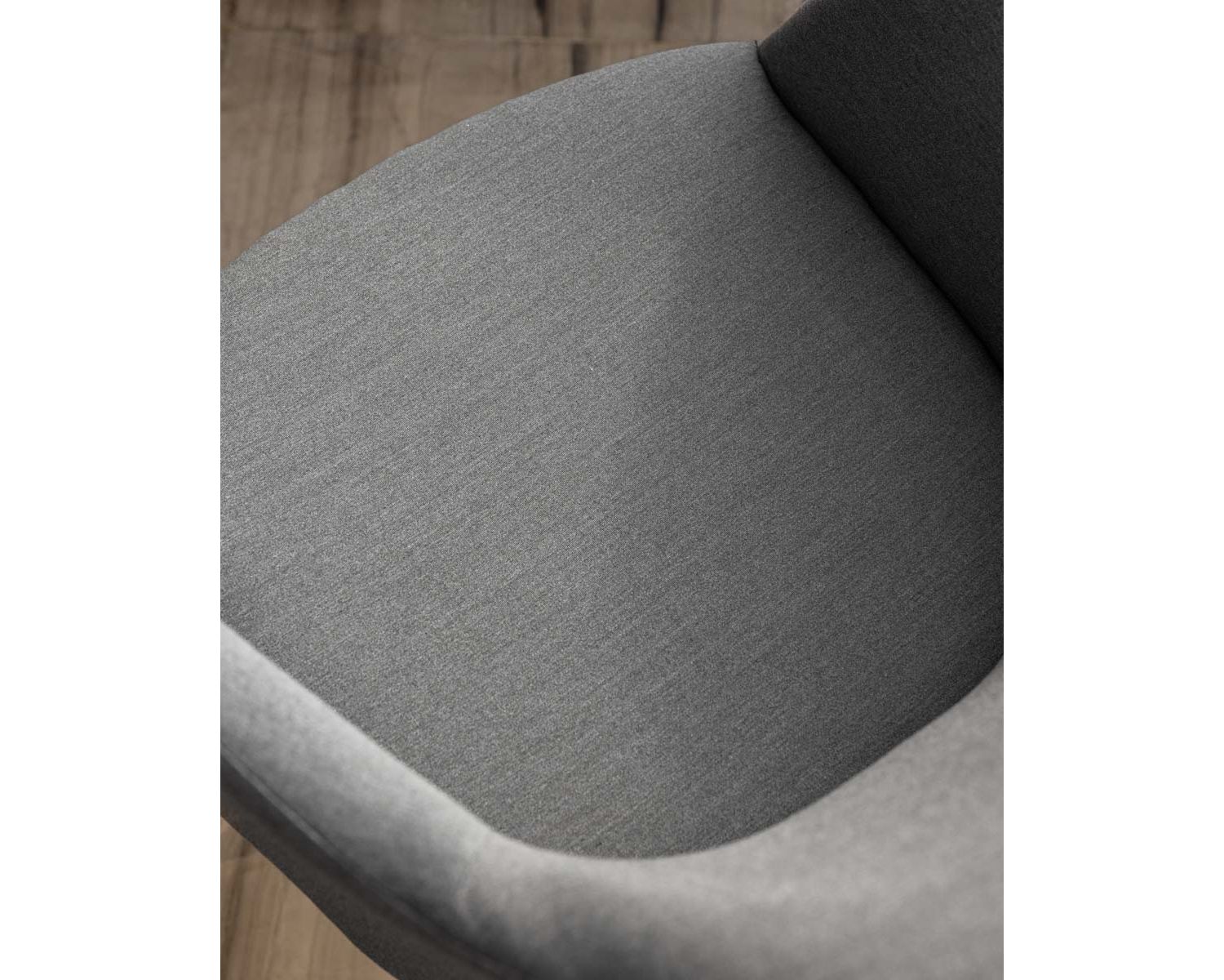 Chaise d'extérieur moderne et enveloppante en tissu Sunbrella gris foncé "Sokha Beach"