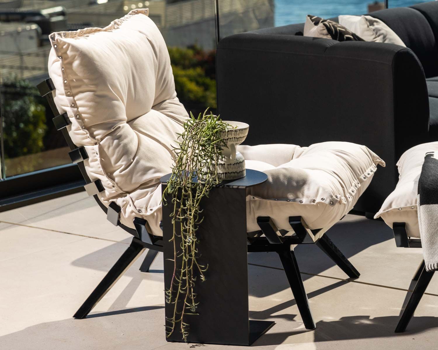 Chaise longue haut de gamme modulaire structure aluminium noire "Lisca"