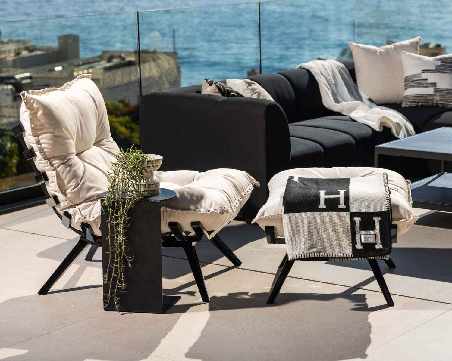 Chaise longue haut de gamme modulaire structure aluminium noire "Lisca"