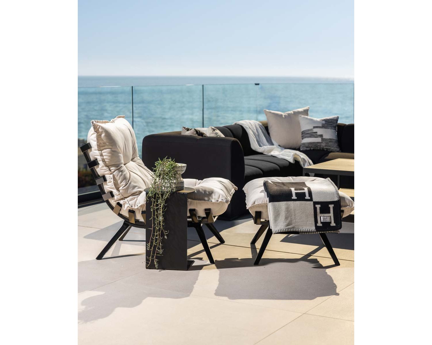 Chaise longue haut de gamme modulaire structure aluminium noire "Lisca"