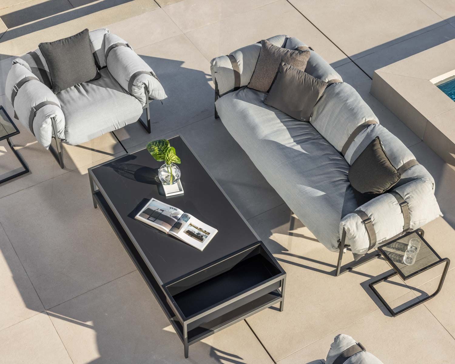 Fauteuil de terrasse matelassé gris clair ultra confort structure aluminium "Paquetage"