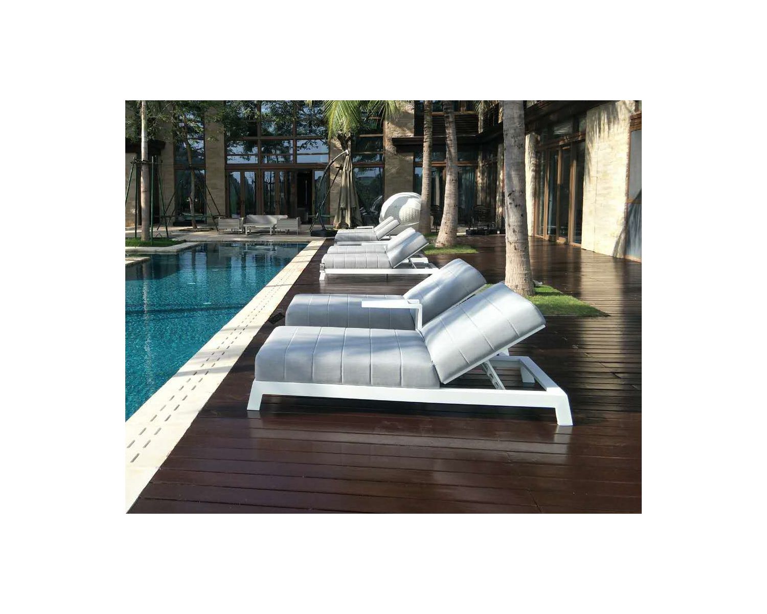 Transat matelassé en aluminium blanc et tissu gris qualité supérieure "Terrasse"