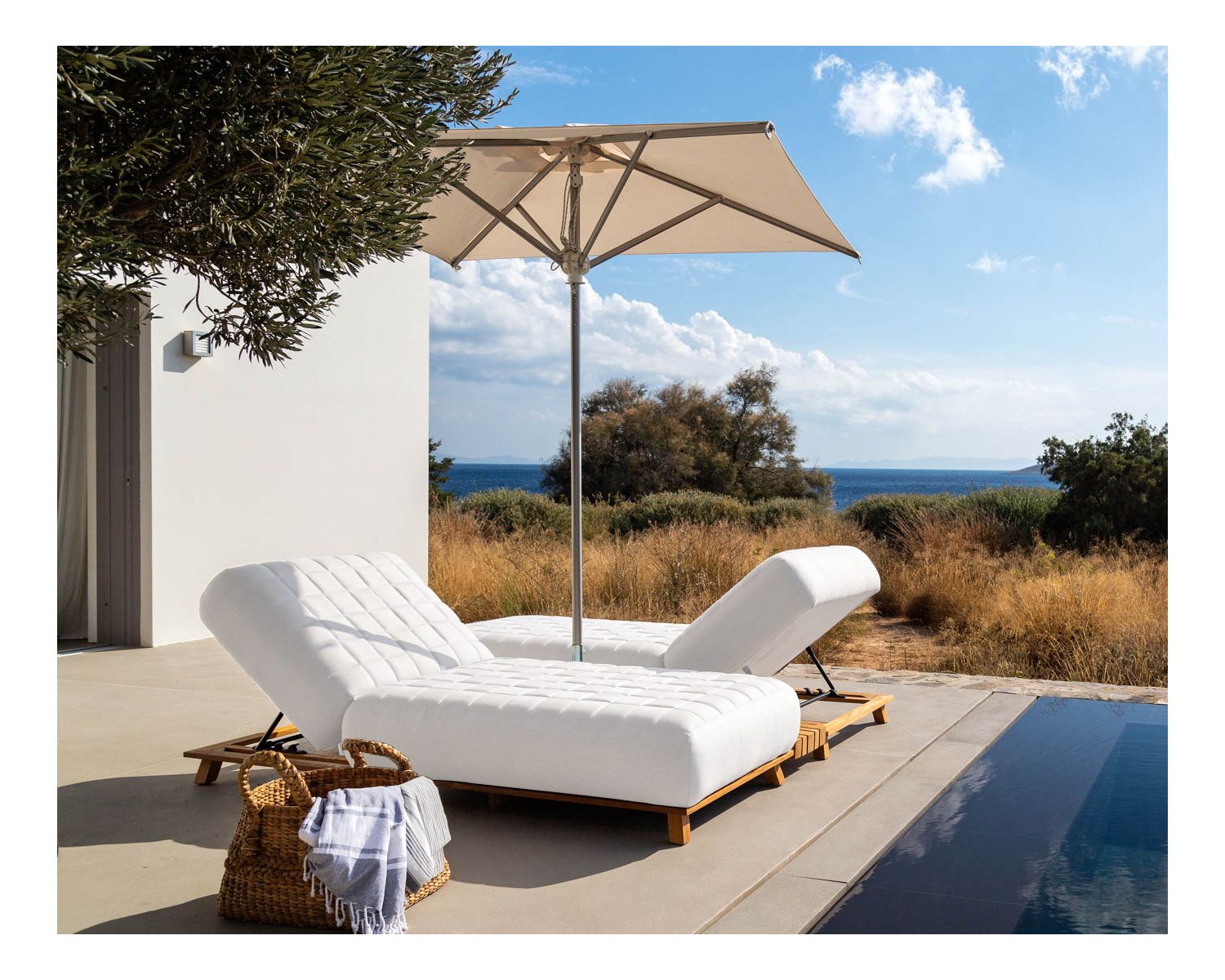 Chaise longue ultra confort teck tissu Sunbrella blanc cassé "Lombok"