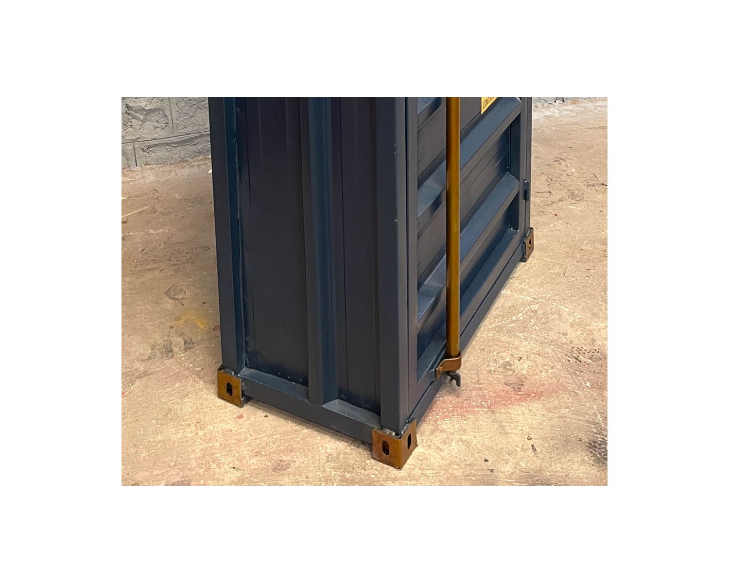 Meuble bar container esprit récup en métal bleu nuit et bois "Crazy" haut. 178cm