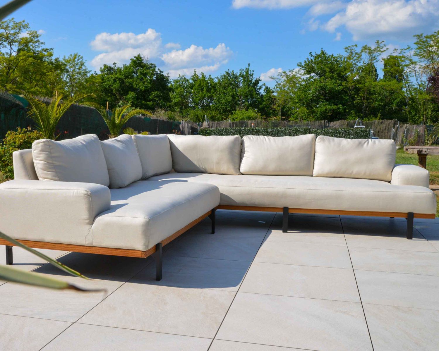 Canapé d'extérieur haut de gamme tissu Sunbrella et teck "Maluku Island"