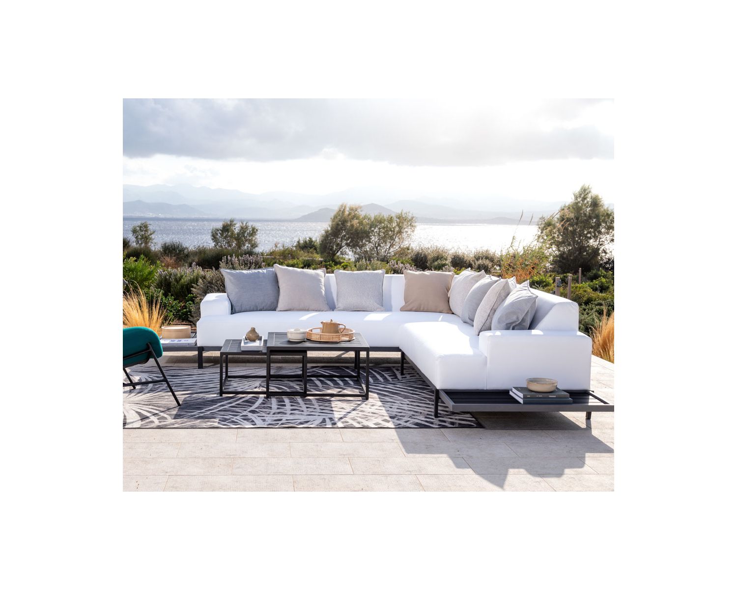 Canapé d'angle extérieur blanc et noir imitation cuir "Lakpura Beach"