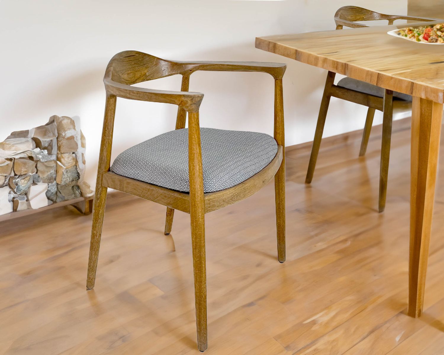 Chaise de repas design et rétro en bois avec assise rembourrée "Judith"