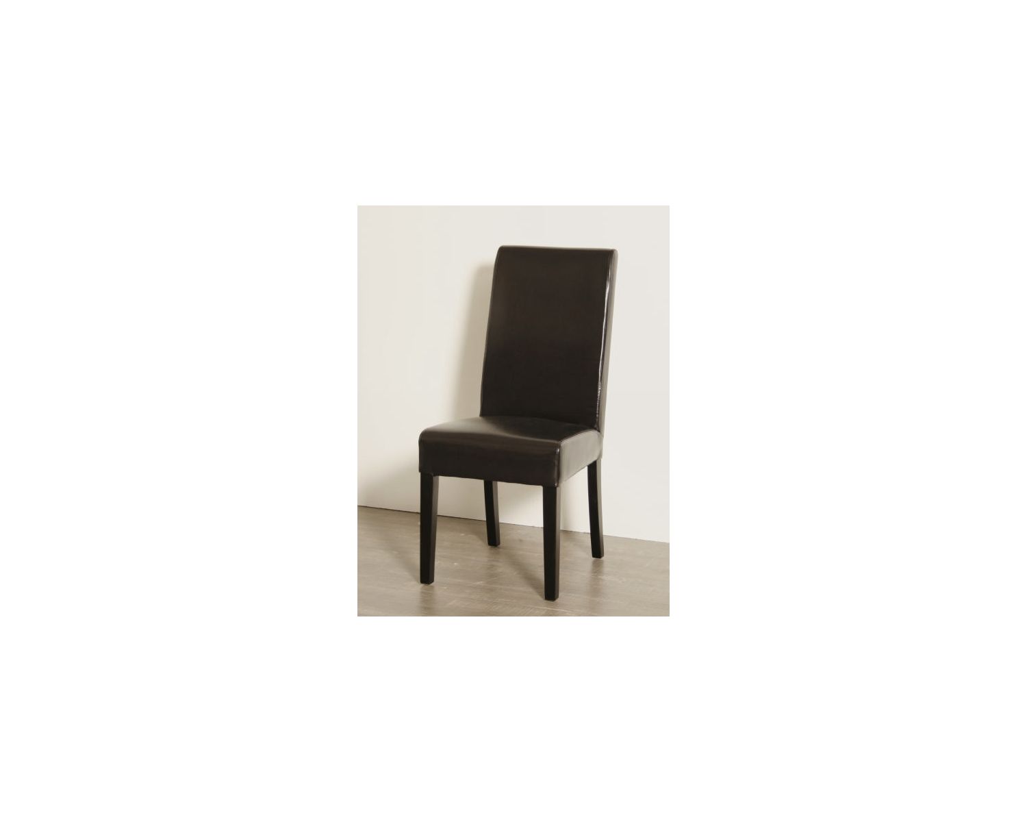 Chaise marron foncé