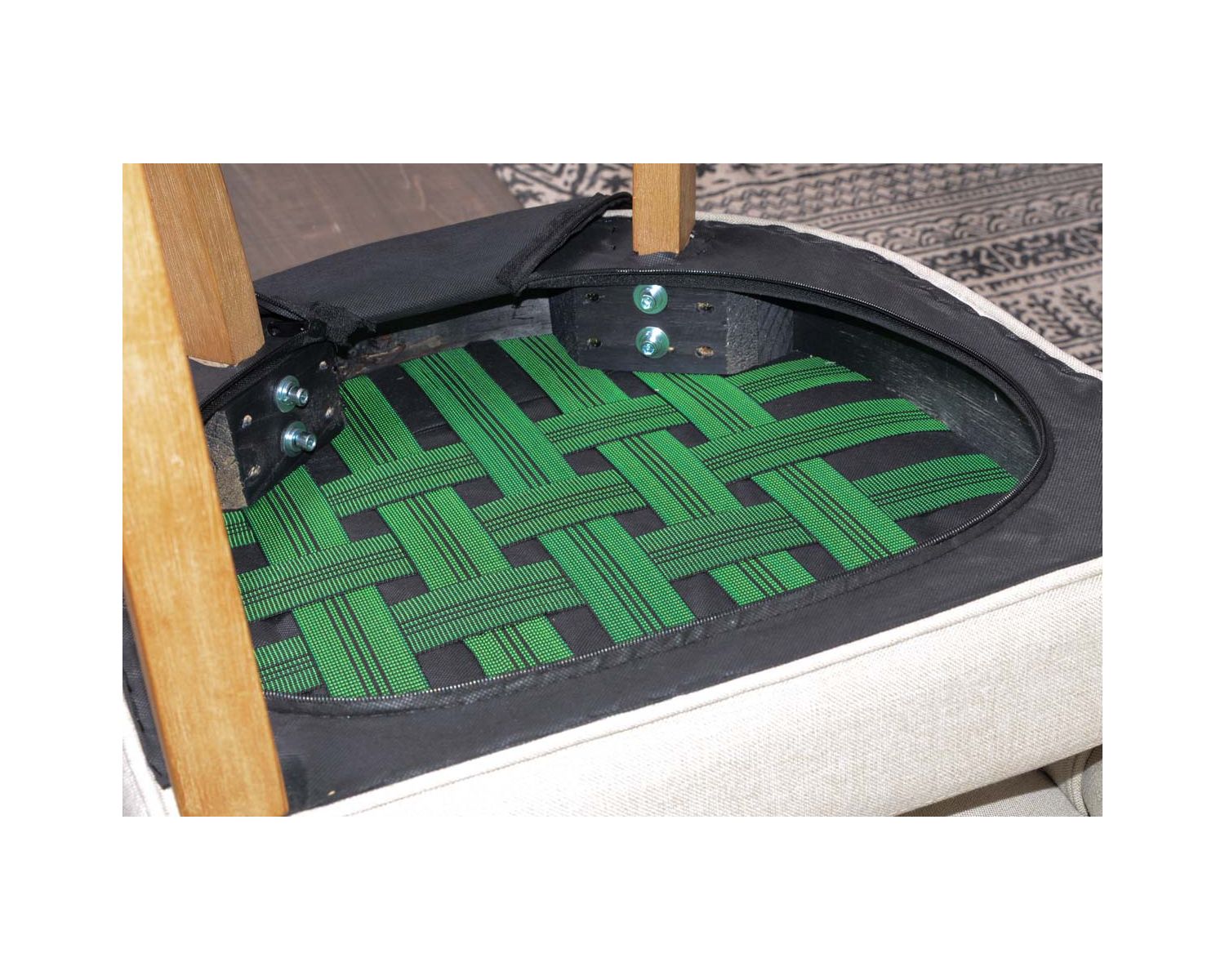 Lot de 2 élégantes chaises capitonnées en tissu écru et pieds bois "Charme"