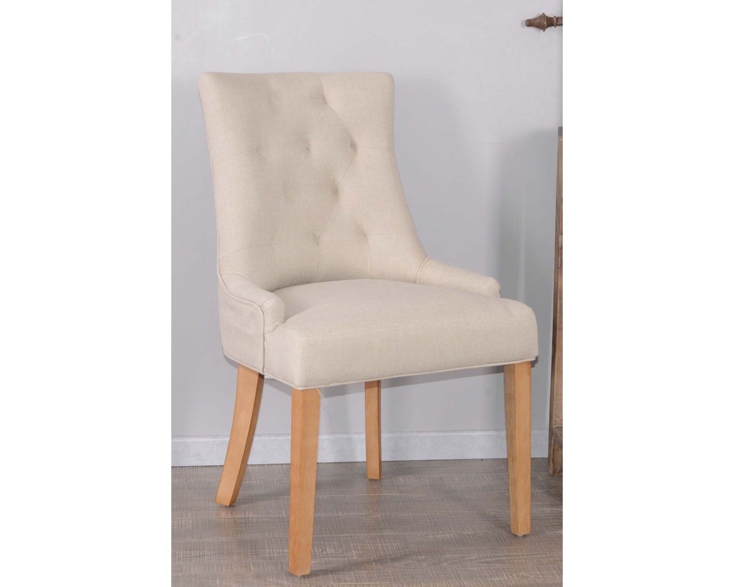 Lot de 2 élégantes chaises capitonnées en tissu écru et pieds bois "Charme"