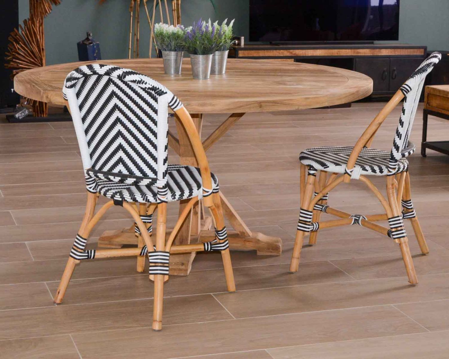 Chaise de jardin type bistrot noire et blanche en rotin "Biarritz"