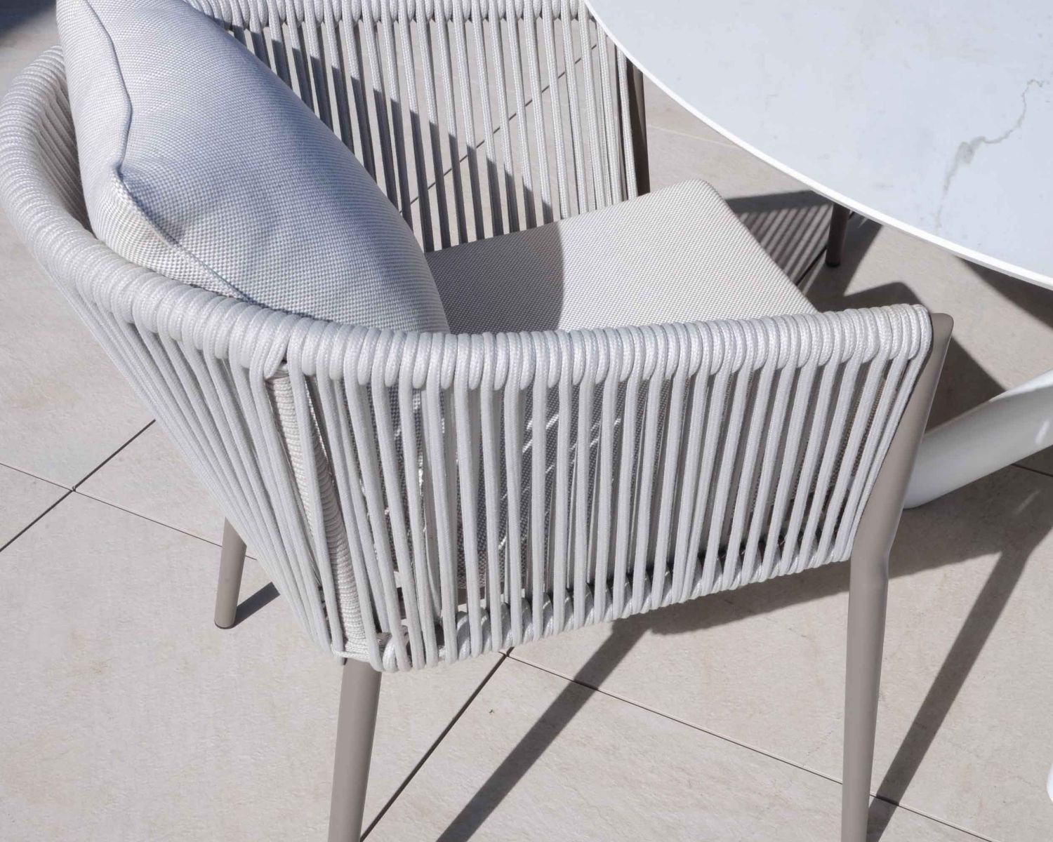 Lot de 2 chaises de jardin design tissu et alu champagne "Cheverny"