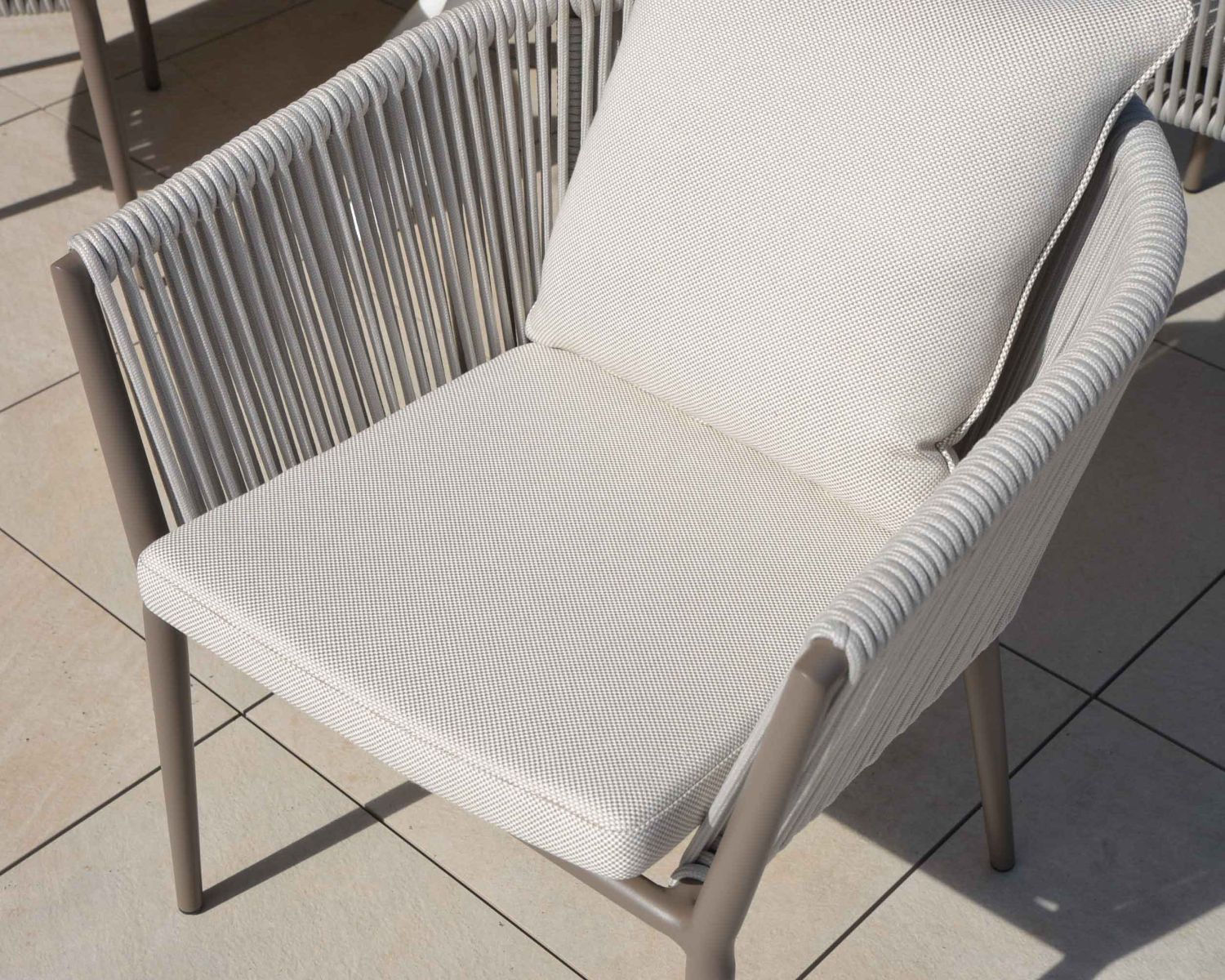 Lot de 2 chaises de jardin design tissu et alu champagne "Cheverny"