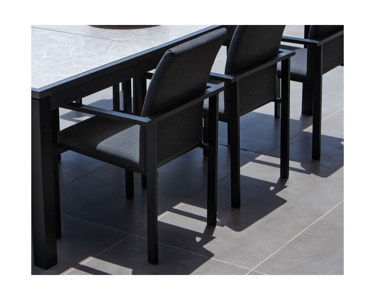 Chaise extérieure noire avec tissu Sunbrella "Terrasse"