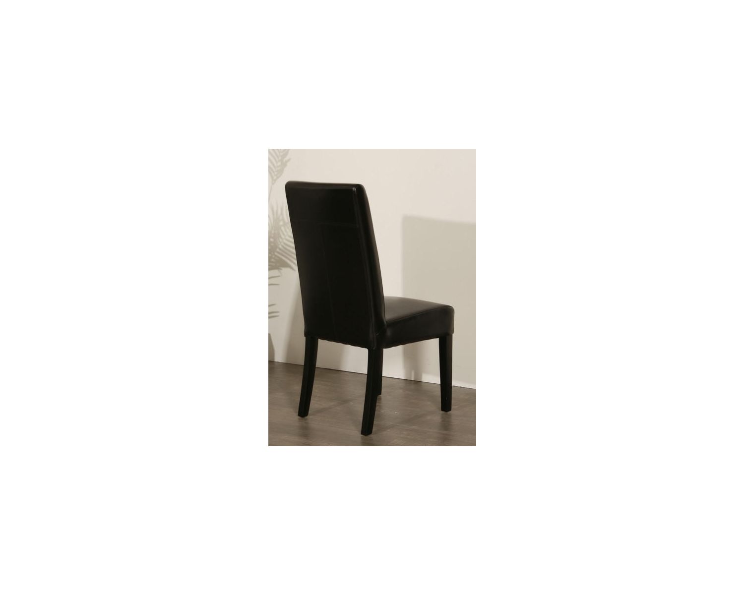 Chaise marron foncé