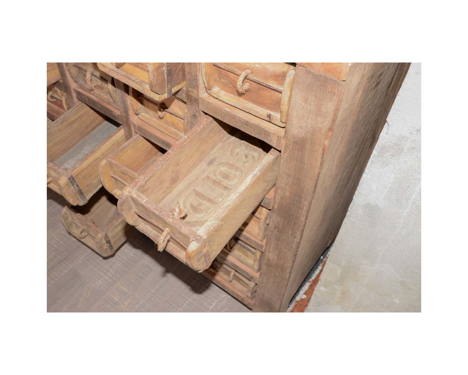 Commode d'apothicaire en bois recyclé 150 cm collection "Népalaise"