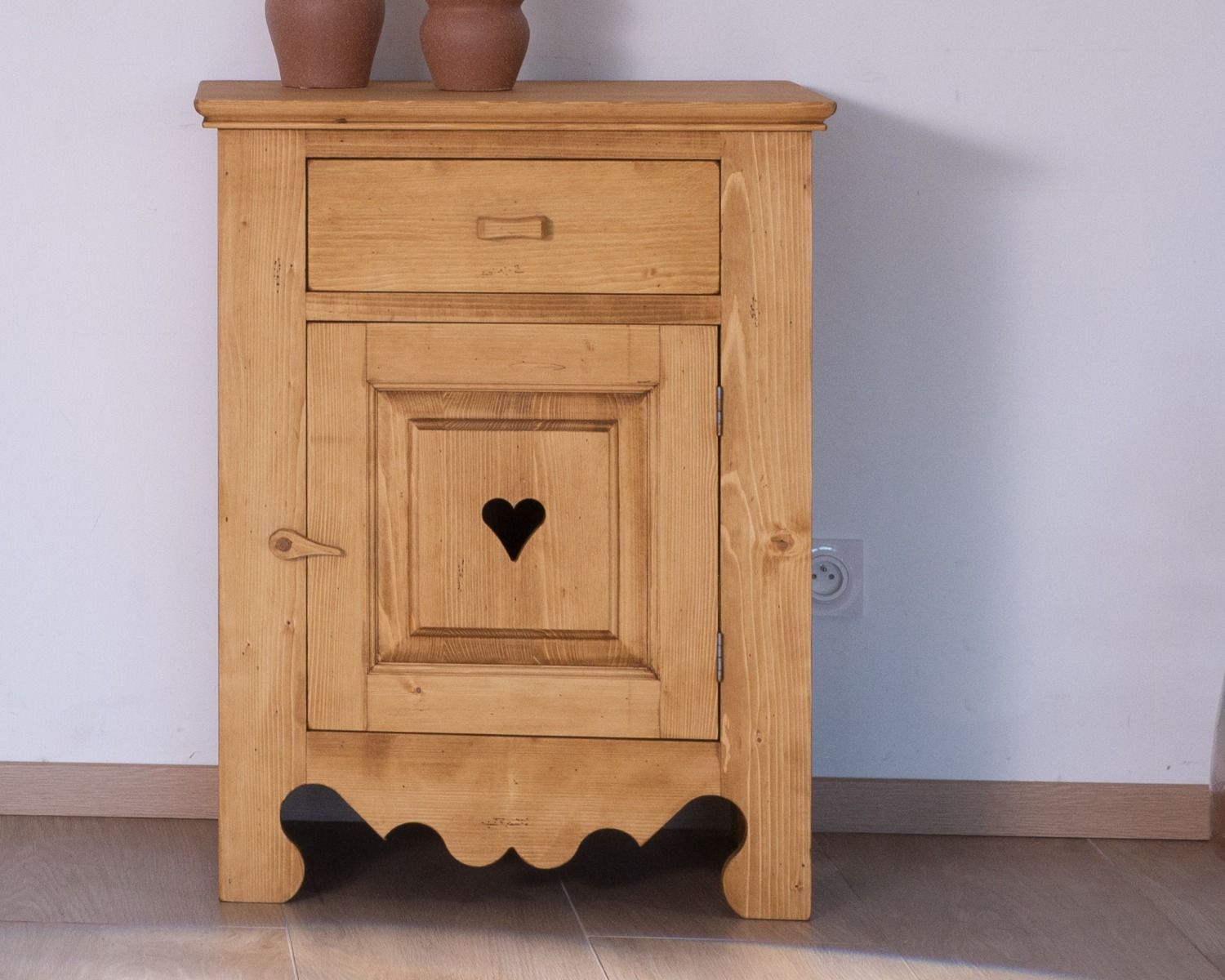 Confiturier 1 porte,1 tiroir pin massif  "P'tit Cœur"