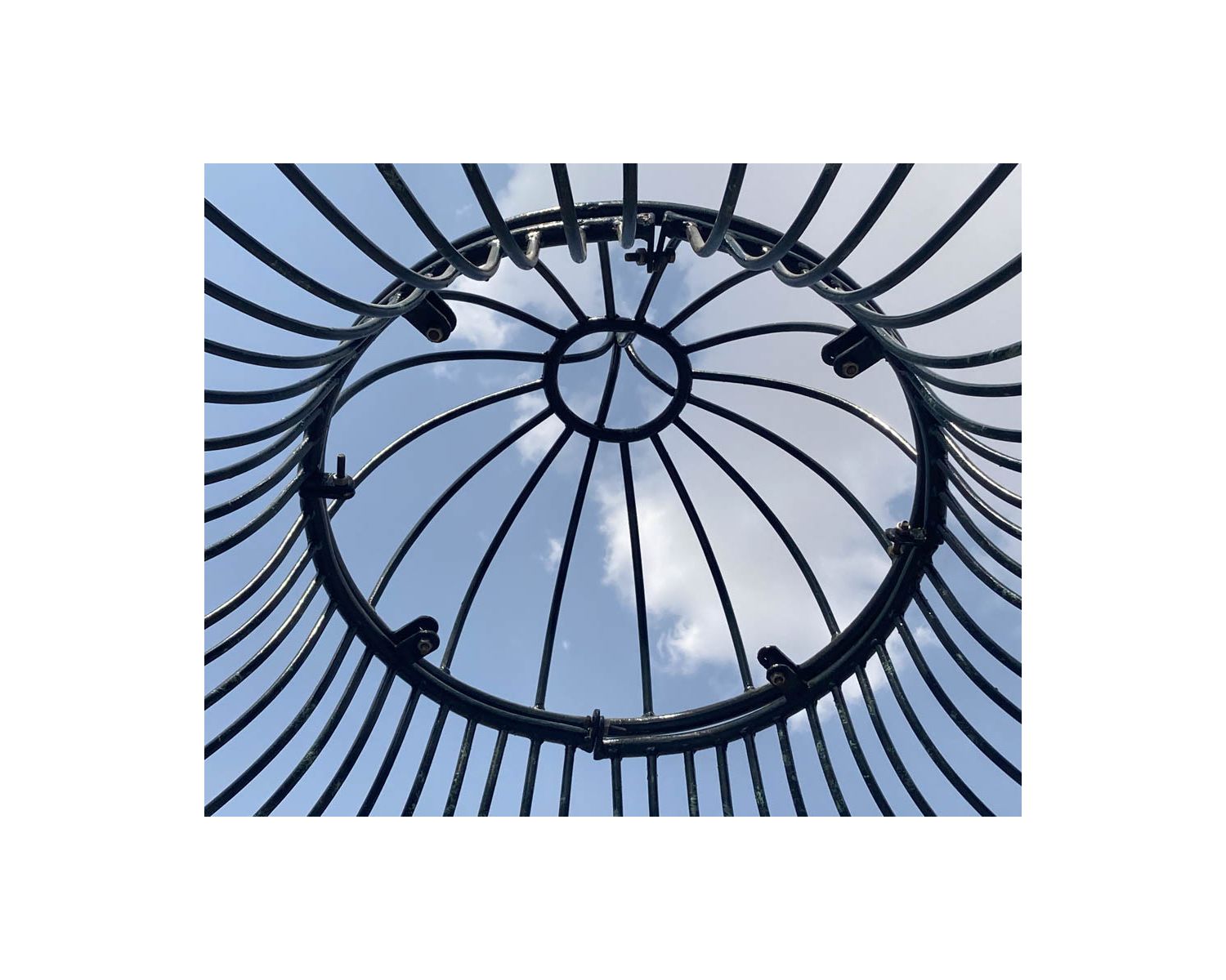 Grande gloriette de jardin aspect vieilli "Rosy" diamètre 3m35