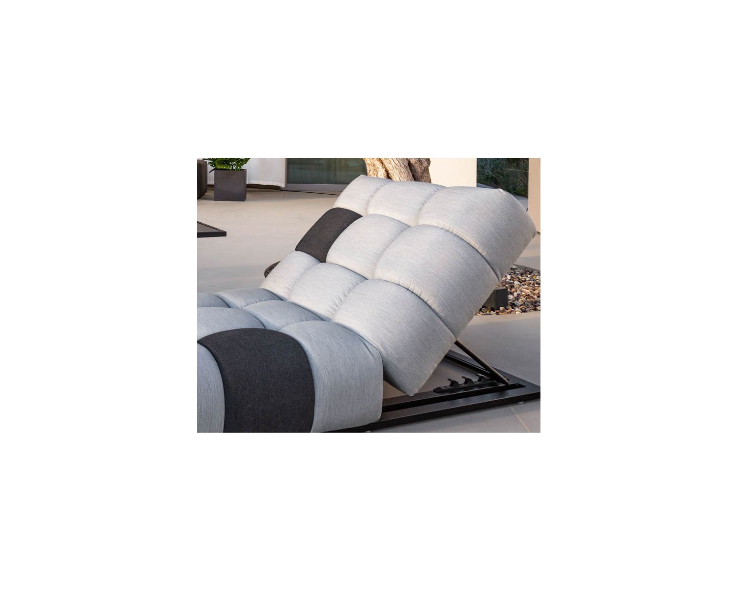 Bain de soleil en tissu Sunbrella gris clair et foncé "Lazy Beach"