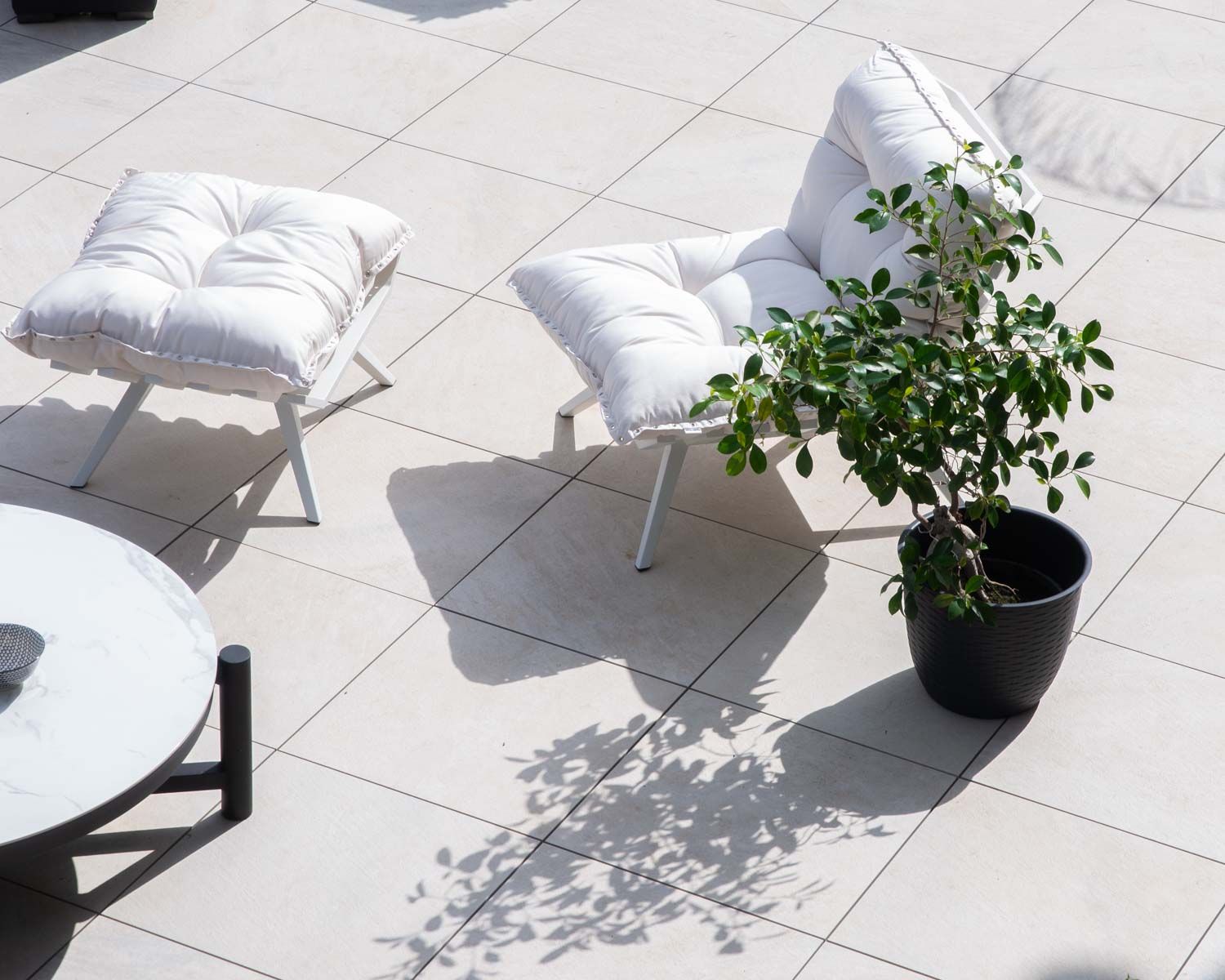 Fauteuil d'extérieur blanc avec repose-pieds modulaire structure aluminium blanche "Lisca"