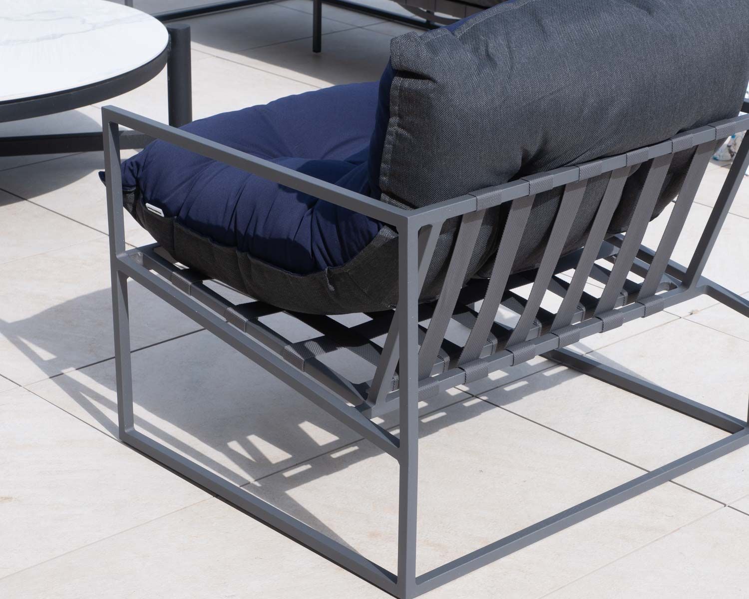 Fauteuil de jardin chic et confortable bleu foncé et aluminium gris "Maluku Island"