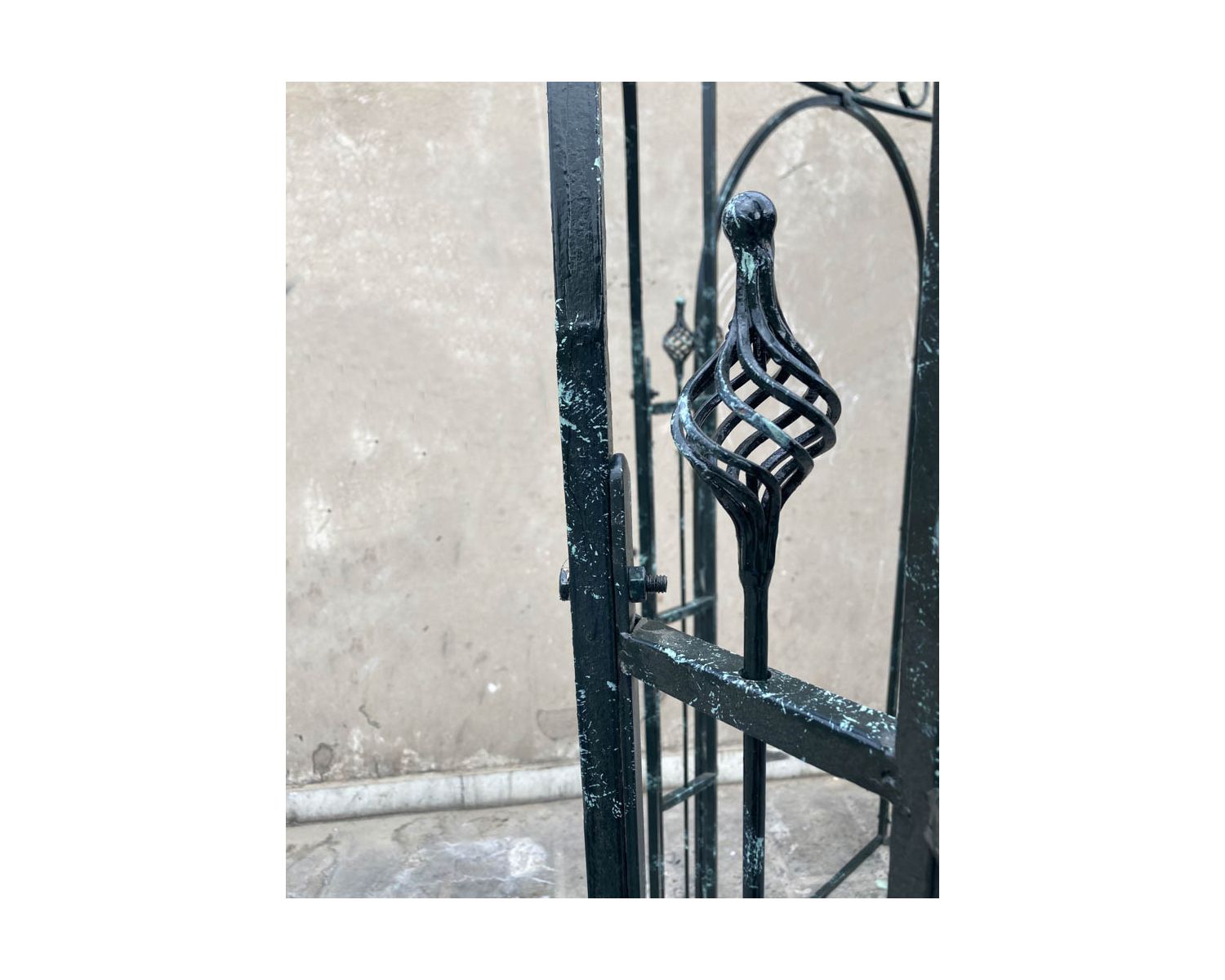 Grande gloriette de jardin aspect vieilli "Rosy" diamètre 3m35