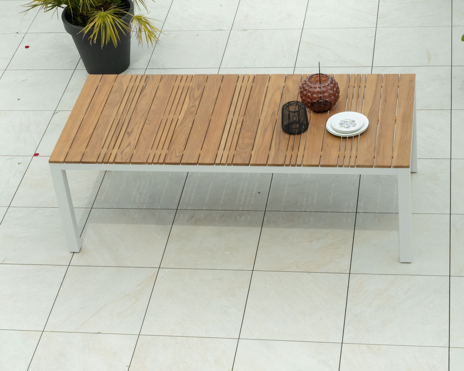Grande table de repas spécial extérieur en aluminium blanc et teck "Dolce Vita" 220 cm
