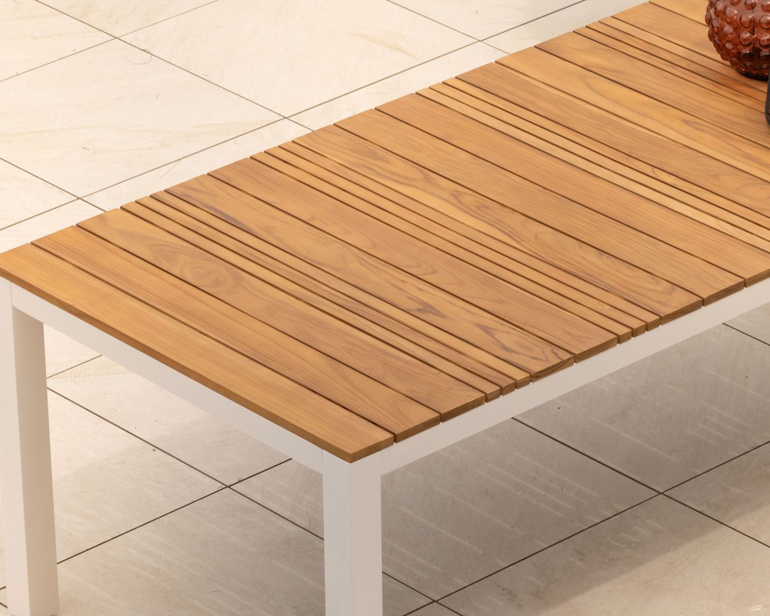 Grande table de repas spécial extérieur en aluminium blanc et teck "Dolce Vita" 220 cm