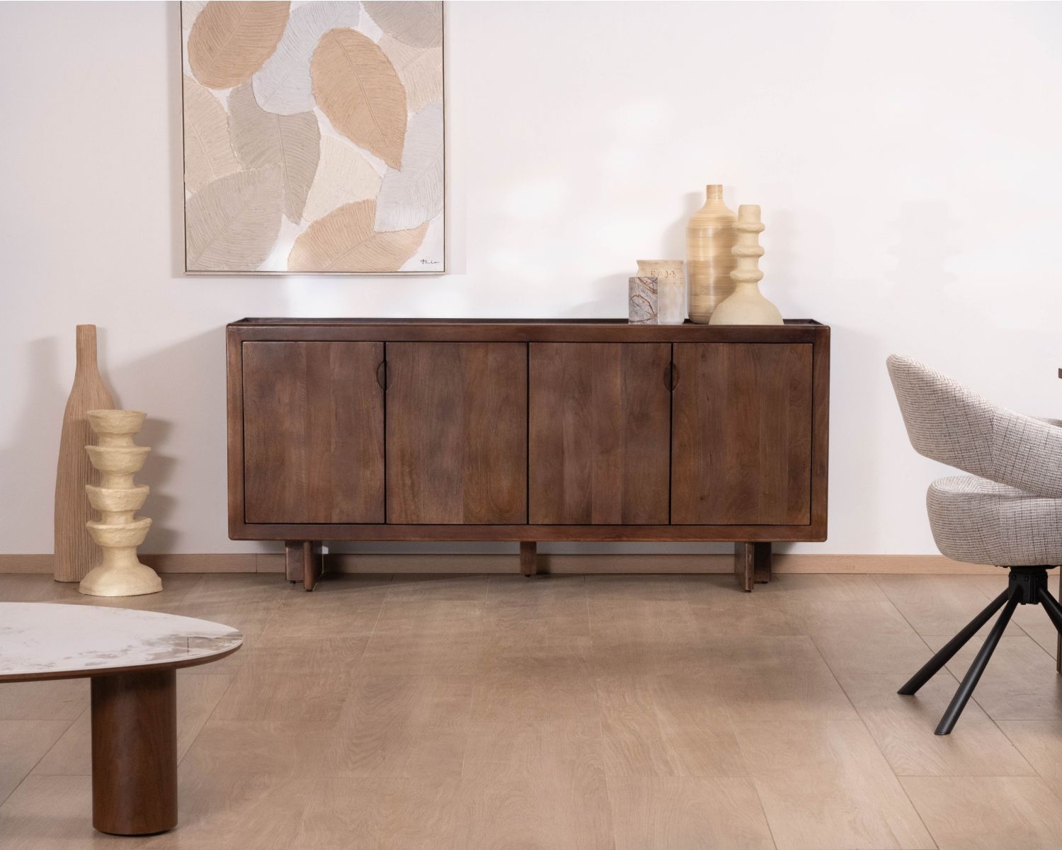 Enfilade esprit rétro chic 4 portes 180 cm en manguier massif teinte noyer "Odessa"