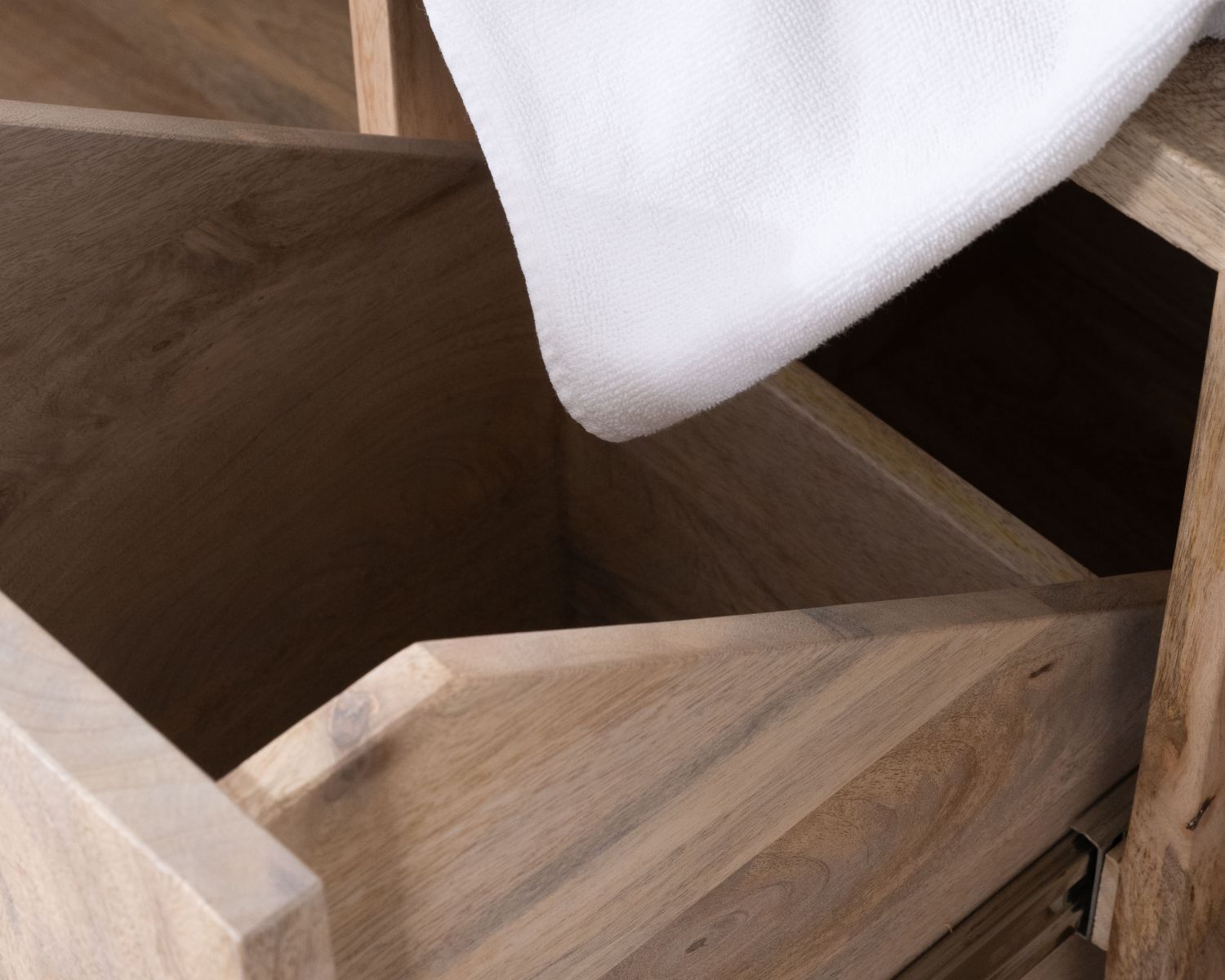 Meuble sous vasque double en bois graphique naturel et noir "Nani" 140 cm