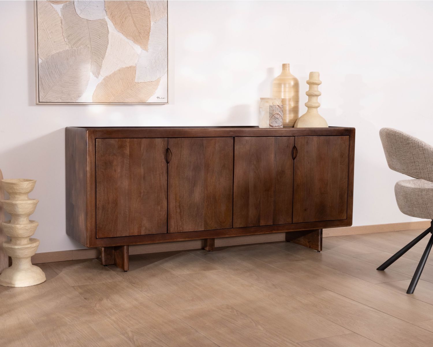 Enfilade esprit rétro chic 4 portes 180 cm en manguier massif teinte noyer "Odessa"