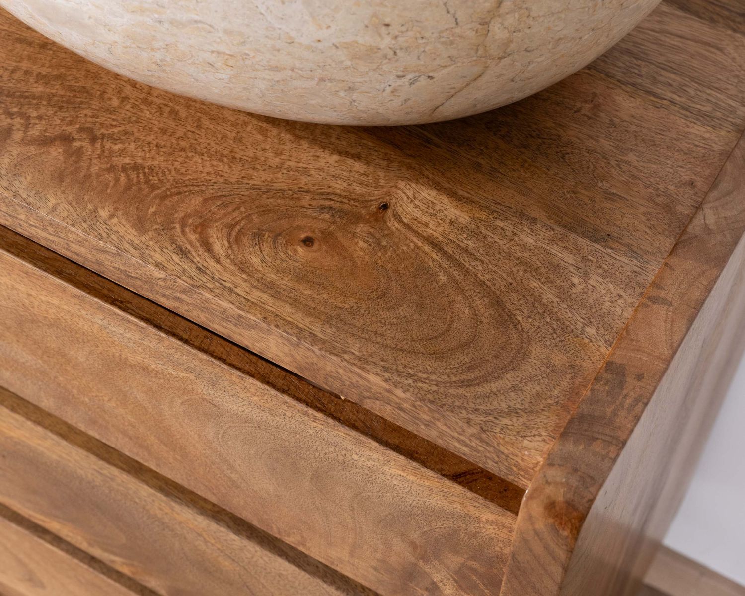Meuble sous vasque 140 cm en manguier foncé avec portes et tiroirs "Kahiko"