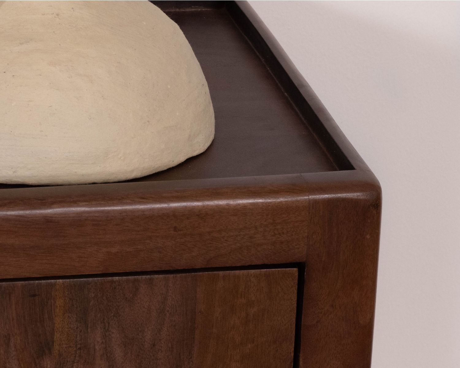 Meuble TV bas 4 portes 180 cm en manguier massif "Odessa" teinte noyer