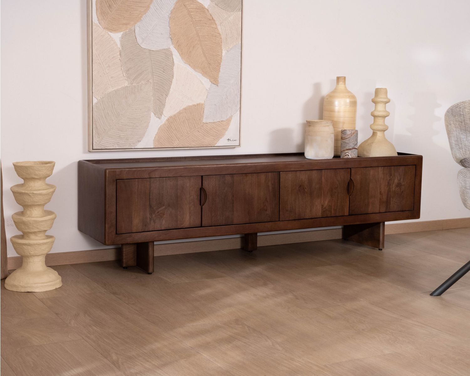 Meuble TV bas 4 portes 180 cm en manguier massif "Odessa" teinte noyer