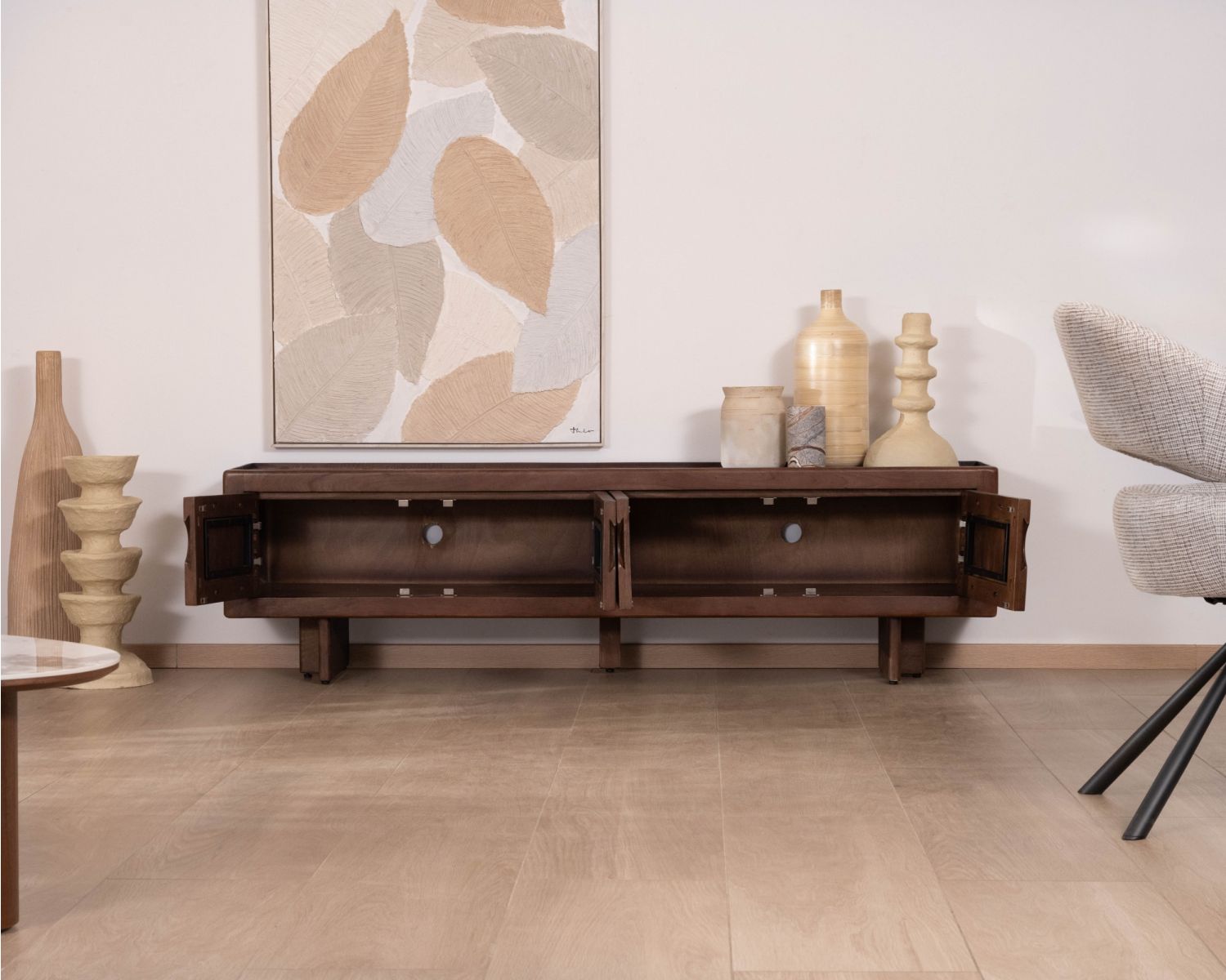 Meuble TV bas 4 portes 180 cm en manguier massif "Odessa" teinte noyer