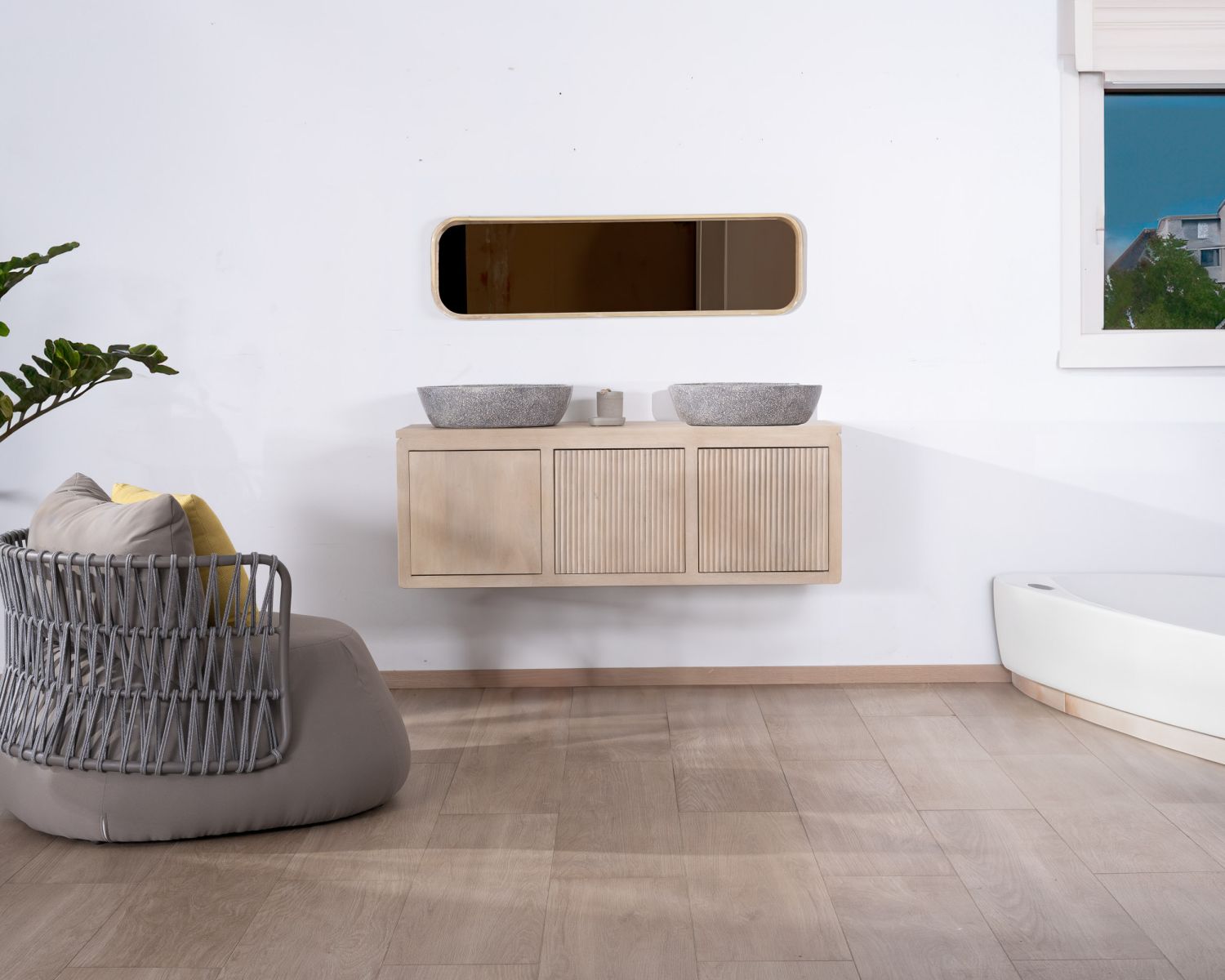 Meuble sous vasque suspendu 140 cm en manguier blanchi "Nani" façades bi-texturées